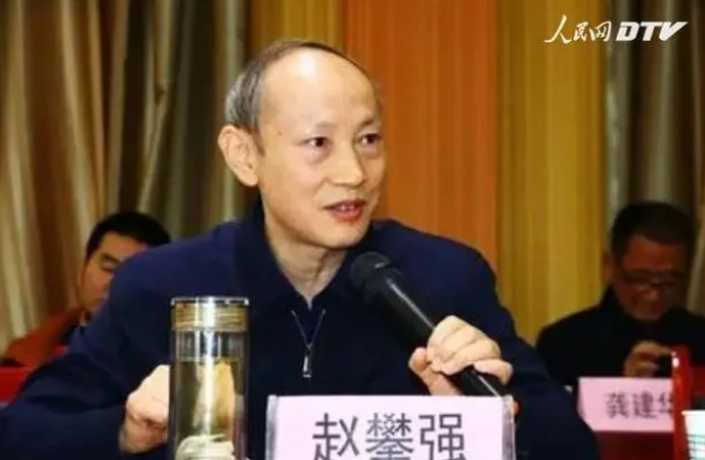 让爱在秦巴田野上歌唱—记中国作协散文作家赵攀强