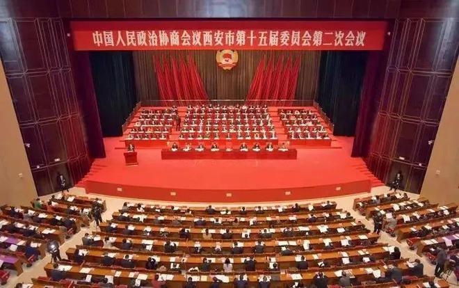 王飞在政协委员为推动莲湖区乡村建设及互联网发展建言献策