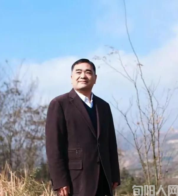 追逐自己影子的践行者一一一一一一读陈德智《追影记》联想 (图2)