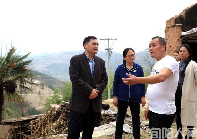 追逐自己影子的践行者一一一一一一读陈德智《追影记》联想 (图5)