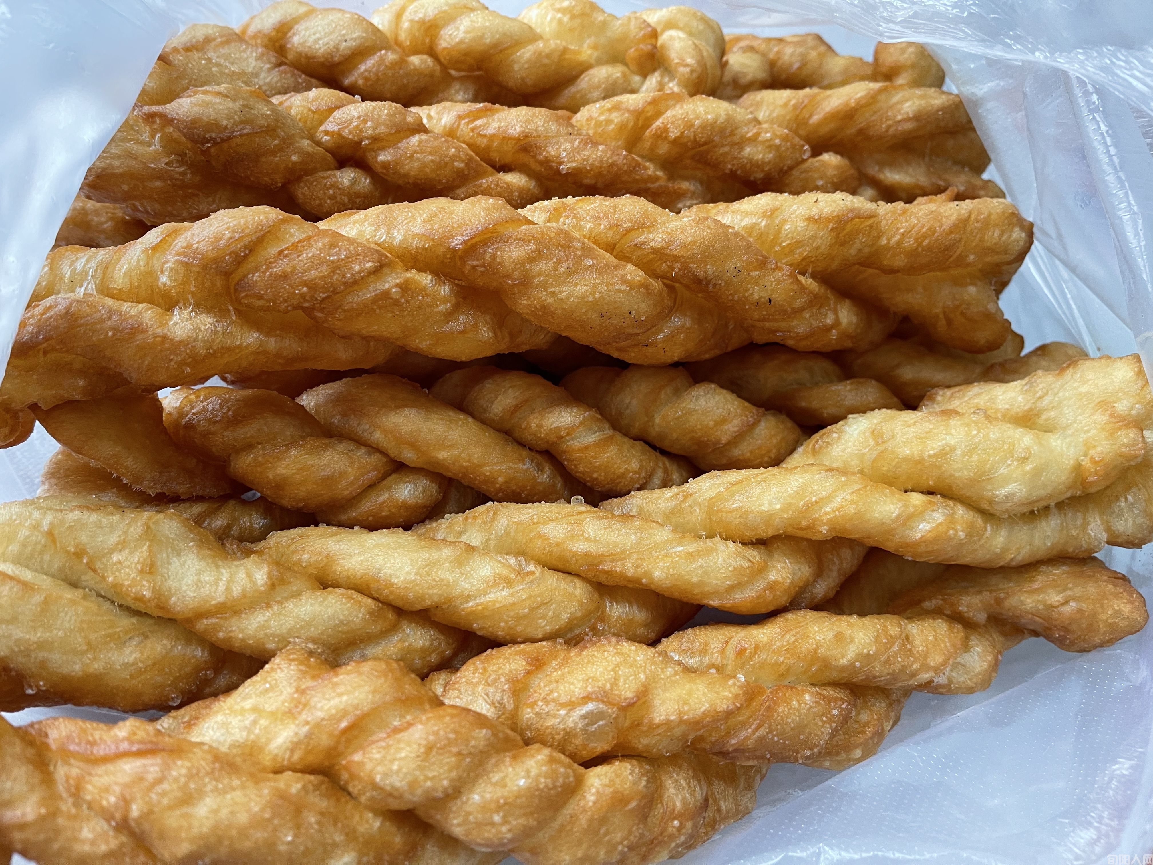 旬阳美食:麻花,80年代儿时的零食(图2) 02.jpg