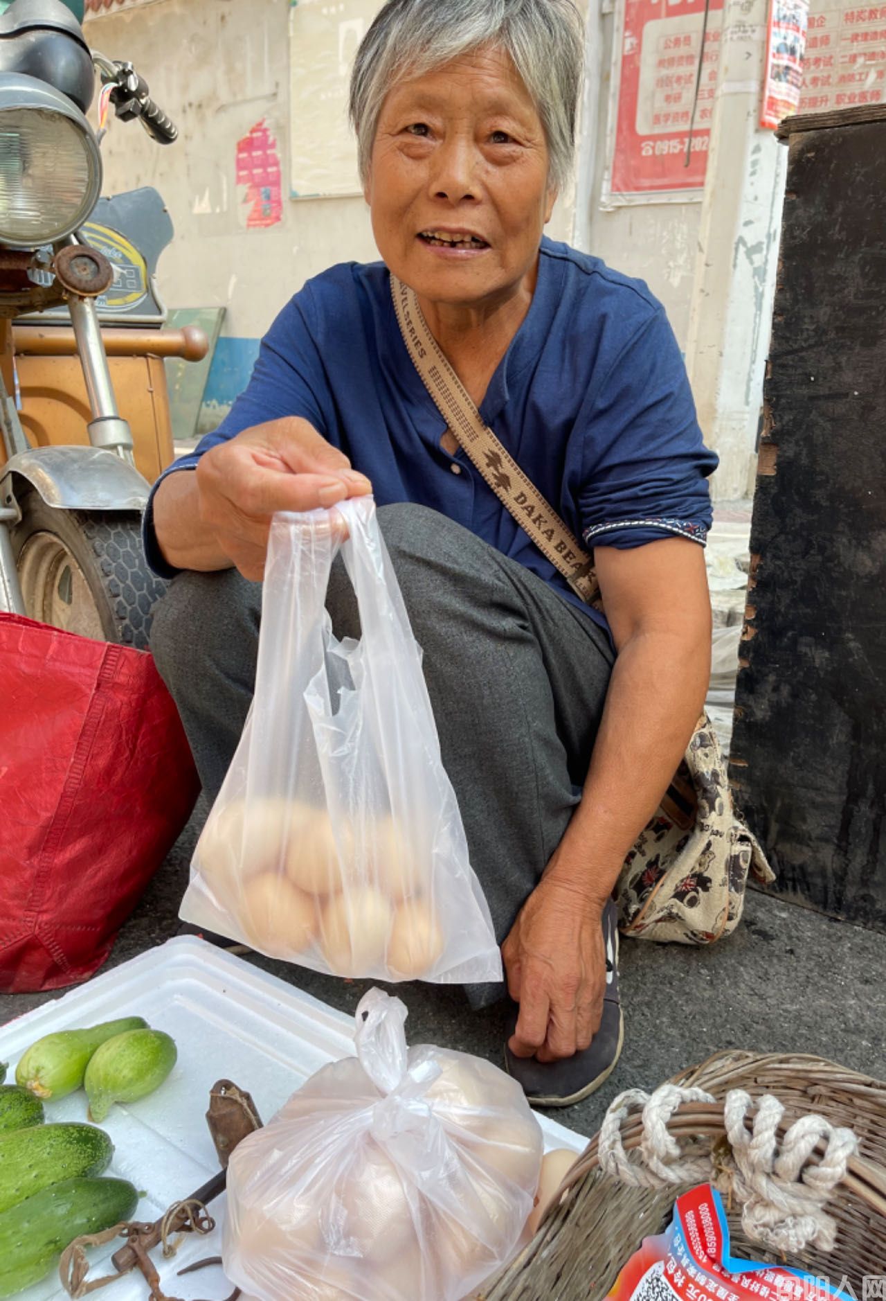 夏日,农贸市场里的身影(图2) 00.jpg