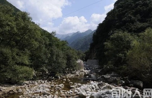 秦岭石 文/李虎山(图2) 秦岭石02.jpg