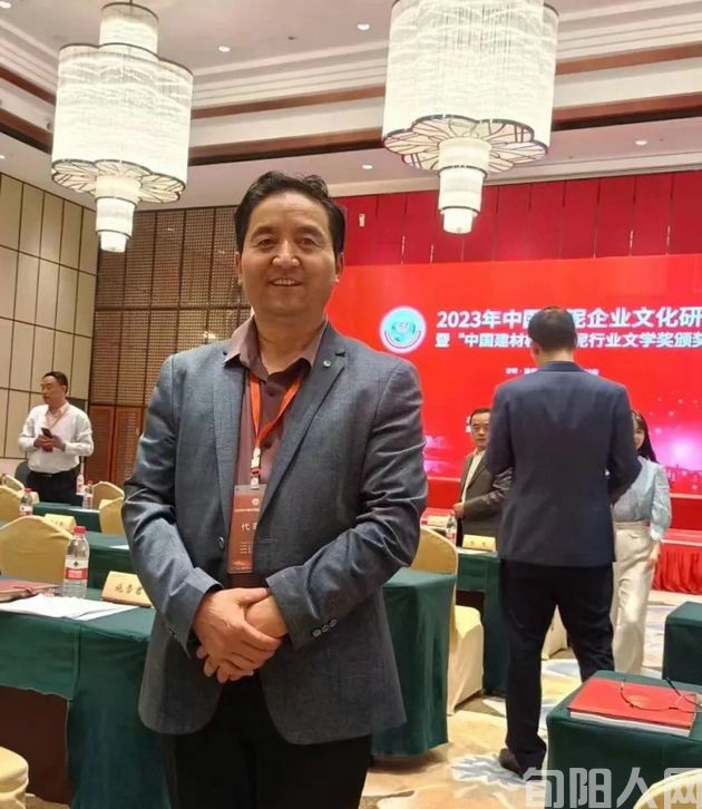 一位守护丁香的园丁 文/闰土(图1) 乔.jpg