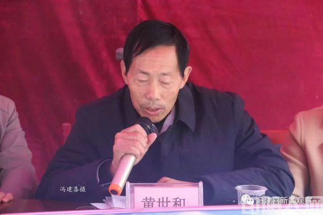 十里庙旁五指柏         文/冉平