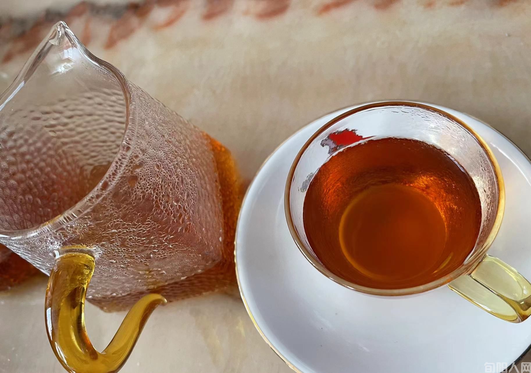 品味(两首) 文/冯海军(图1) 红茶.jpg