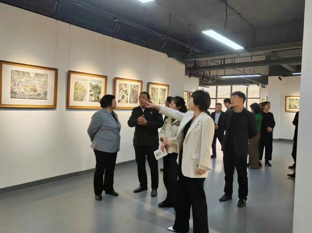 柞水县考察团赴汉阴旬阳考察学习公共文化服务高质量发展工作(图5) 参观5.jpg