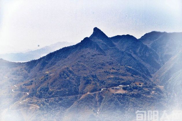 遥望那座心爱的大尖山 文/卢仔润(图1) 尖山.jpg