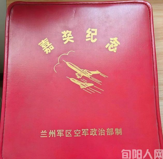 投身军营,践行铿锵誓言 献身事业,彰显英雄本色 ---原中国东方航空公司设备有限公司陕西分公司书记陈安金(图15) 22.jpg