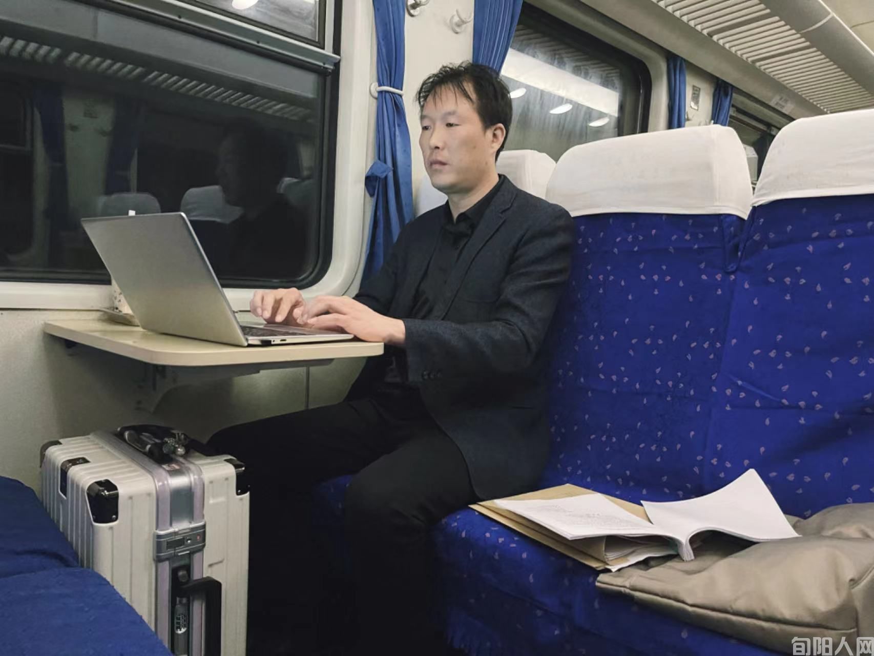 我们的《旬阳人网》陈睿站长   文/刘家胜