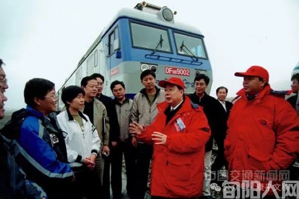 写在青藏铁路上的忠诚（2）  文/李康平 刘江涛