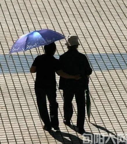 我还能宽容吗? 文/田雪阳(图1) 背影.jpg