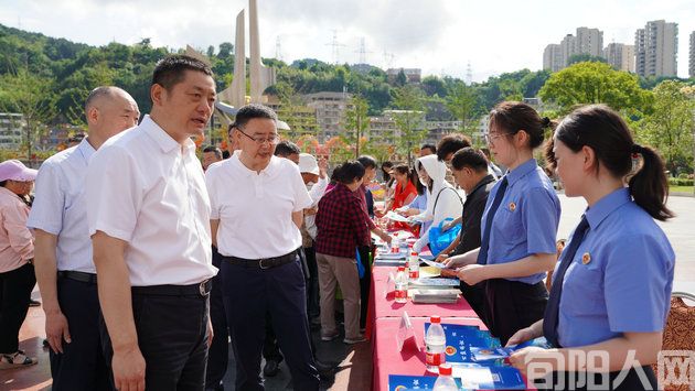 旬阳市举行六五环境日系列宣传活动(图2) 宣传2.jpg