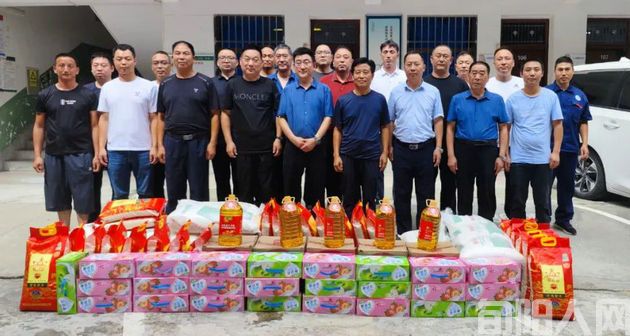 旬阳市人民医院：组织开展“忆峥嵘岁月 话美好未来”退役军慰问座谈活动