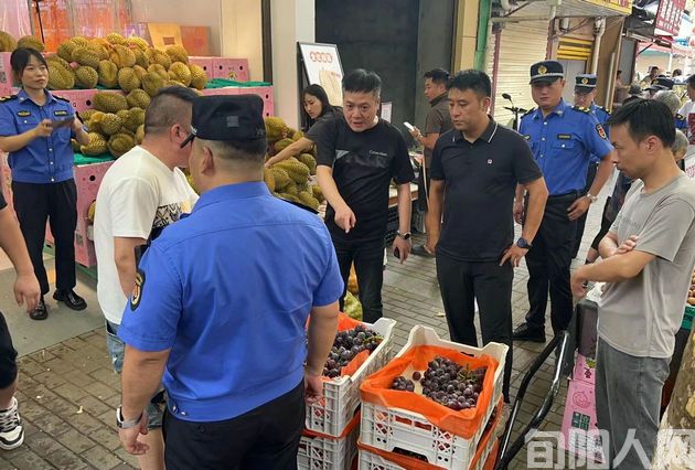 安康市汉滨区老城街道开展辖区市场占道经营专项整治行动(图2) 002.jpg