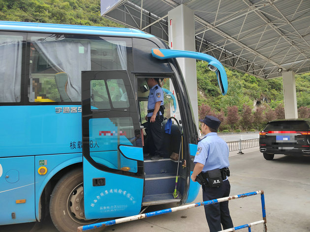 陕西旬阳市公安局小河派出所依法查获一起非法运输烟草案件(图1) 微信图片_20240908140217.jpg