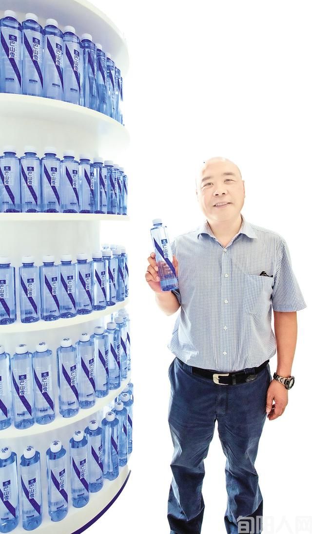 星河源国际酒店董事长潘怀宏当选旬阳市美食协会会长(图4)