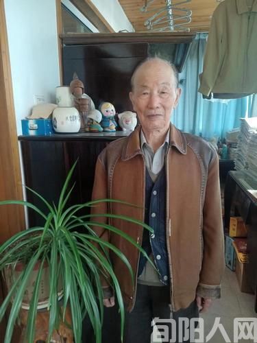 作家孙扬散文集《橙子情——站在诗行里的记忆》出版发行(图2) 2.jpg