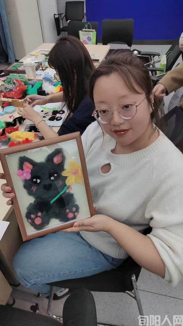 非遗绽芳华 巾帼庆佳节 ---海红棉絮画非遗传承团队走进西安新城区人民检察院(图3) 棉絮5.jpg