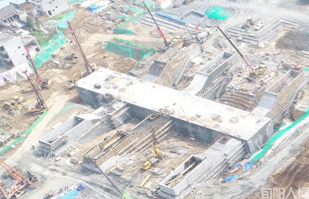 安康西站旅客通道主体结构圆满完成(图1)