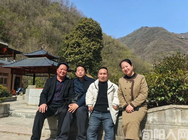 王庭德：春访五龙湾厚耕庄园