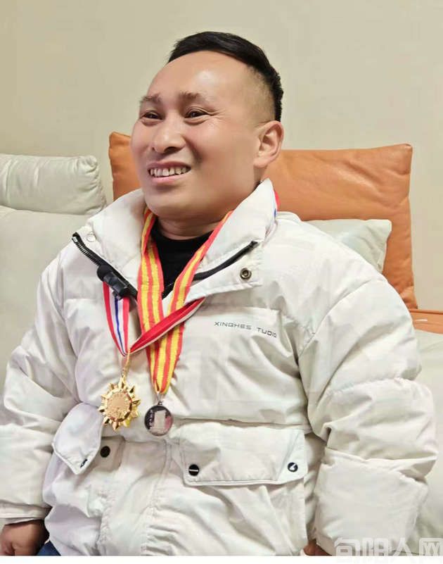 《旬阳人网》与励志哥王庭德访谈录：身残志坚，逐梦笔端