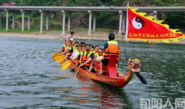 棕杰:太极水韵赛龙舟(图1) 端午.jpg