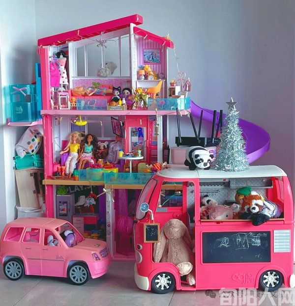 李康平:《异域风情(7):童话世界的“女王”》(图1) 女王2.jpg