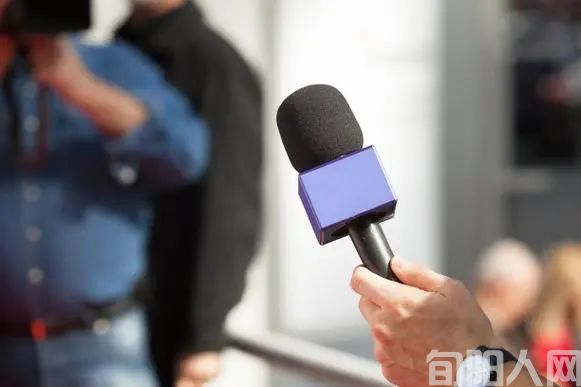 轻意不湿鞋:《问政》(小小说)(图1) 问政.jpg