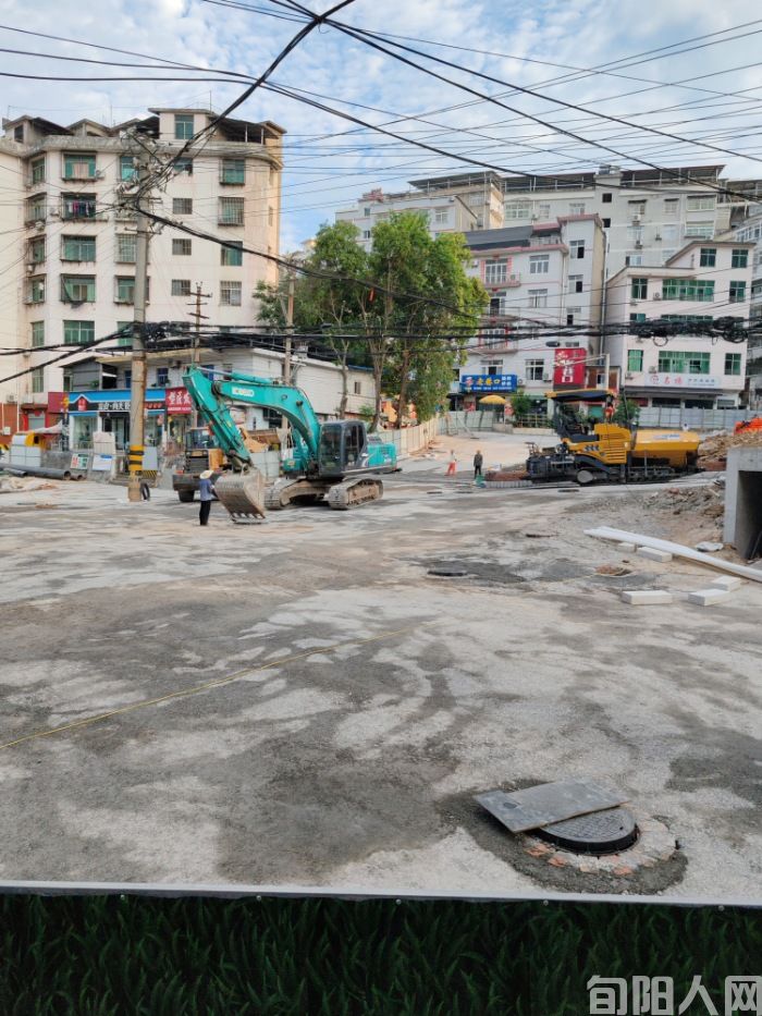 旬阳文化中心门前简沟口路段快修好了